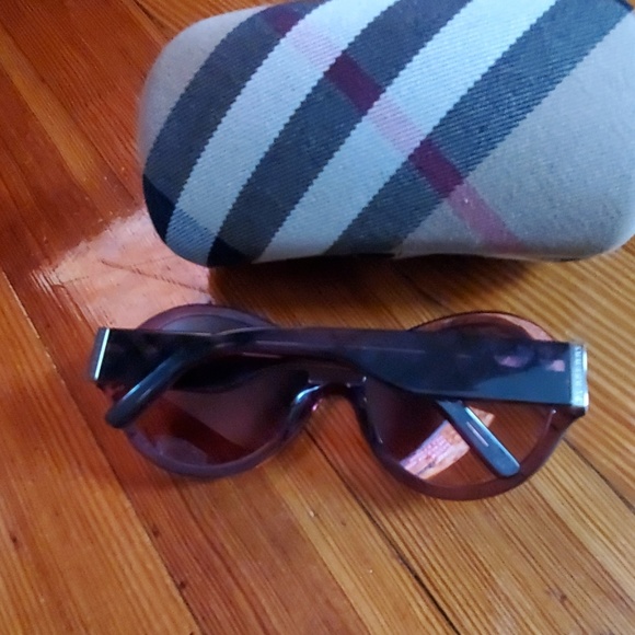Burberry sunglasses - Picture 2 of 8